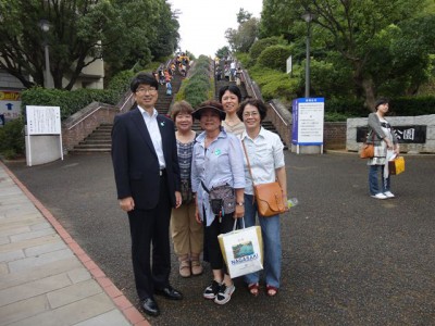 長崎市長と平和公園で