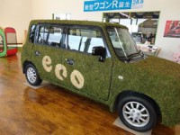 萬木さんに新車を提供したのがスズキ販売所の松田さんです。